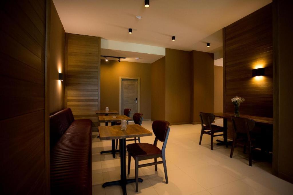 Sky Hotel Shkodra Exterior foto